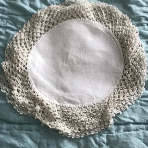 4 Doily/serving liners - Picture 3 of 3
